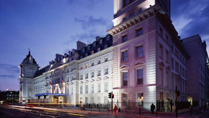 Hilton London Paddington, ໜຶ່ງ ໃນໂຮງແຮມໃກ້ກັບສະຖານີ Paddington.