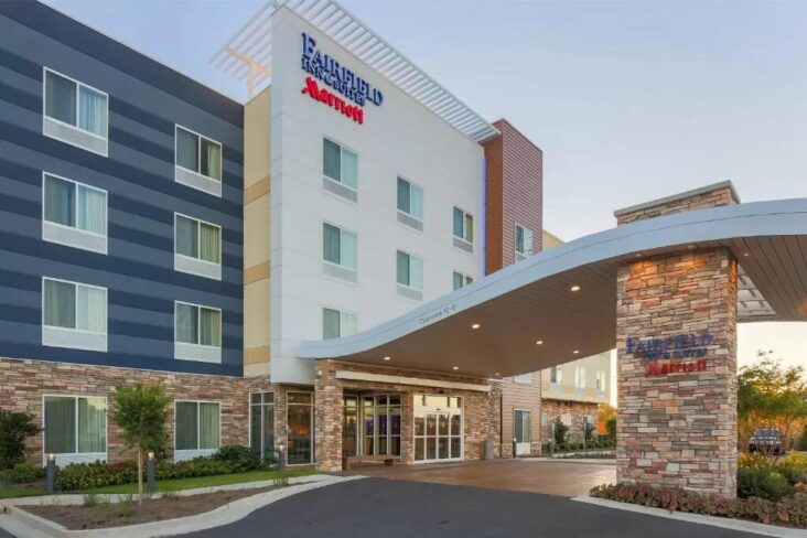 The Fairfield Inn & Suites by Marriott Alexandria, one of the hotels near LSU Alexandria.