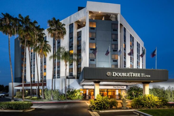 The DoubleTree by Hilton Carson, one of the hotels in Carson, California.