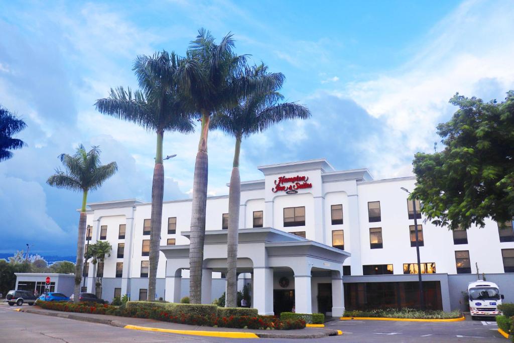 The Hampton Inn & Suites San Jose Airport, one of the hotels near San Jose Airport in Costa Rica.
