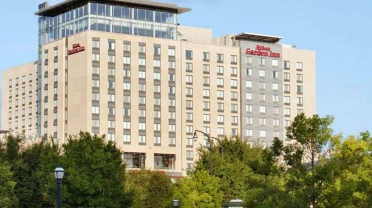 Hilton Garden Inn Atlanta Downtown ، یکی از هتل های نزدیک آکواریوم جورجیا.