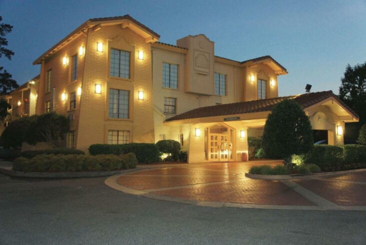 Wyndham Augusta द्वारे ला क्विंटा इन, ऑगस्टा, GA- मधील असंख्य हॉटेल्सपैकी एक