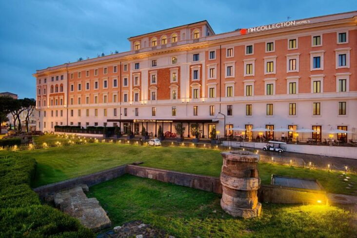 एनएच कलेक्शन पलाझो सिनकेसेंटो, रोमा टर्मिनी स्टेशनजवळील हॉटेलपैकी एक.