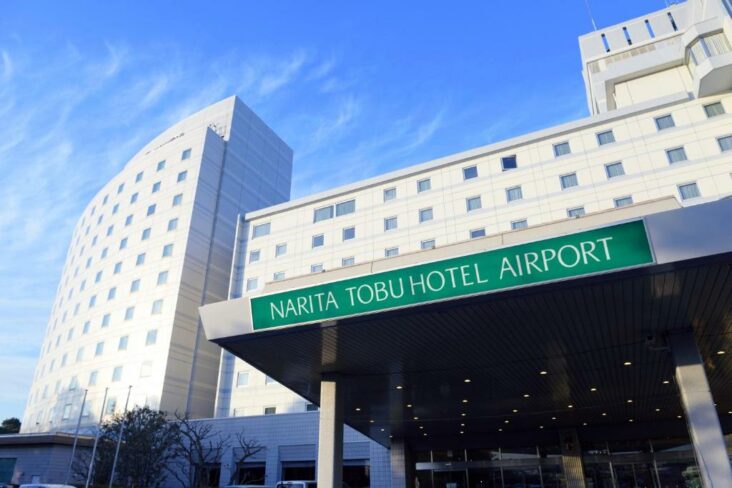 जपानमधील टोकियोमधील नरीता विमानतळाजवळील नारिता तोबू हॉटेल विमानतळ.