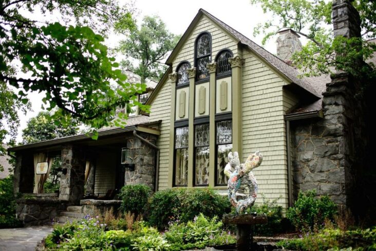 The Stonehurst Place Bed & Breakfast, one of the hotels near Piedmont Park in Atlanta.