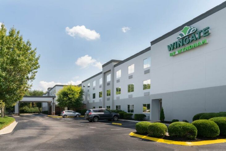 Ingशविले विमानतळावरील Wyndham फ्लेचर द्वारे Wingate, Asheville विमानतळाजवळील हॉटेलपैकी एक.