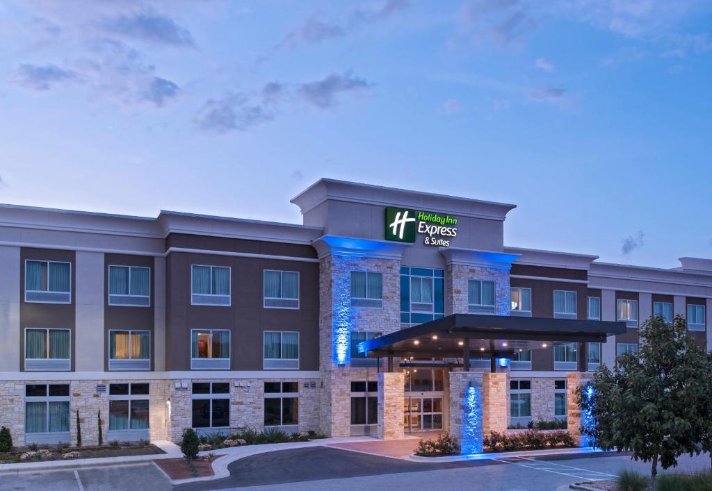 The Holiday Inn Express & Suites Austin NW - Four Points, one of the hotels near Concordia University Texas in Austin.