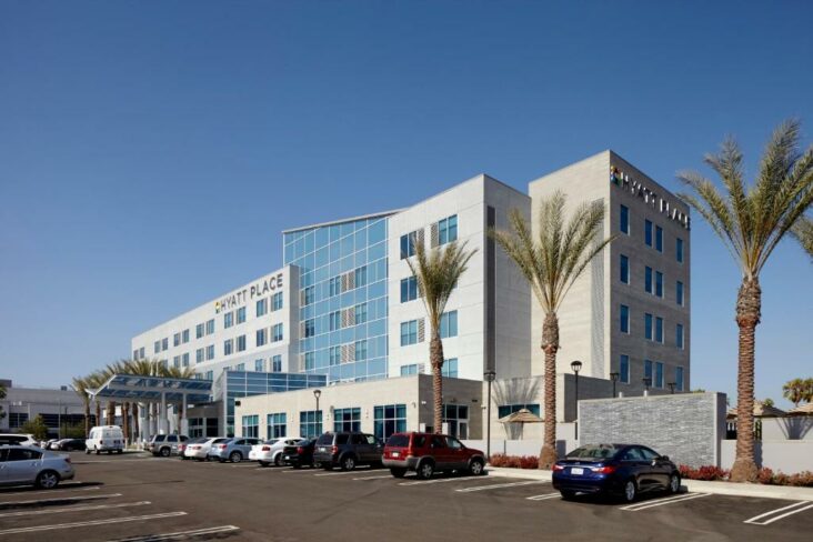 The Hyatt Place Bakersfield, one of the hotels near Cal State Bakersfield.