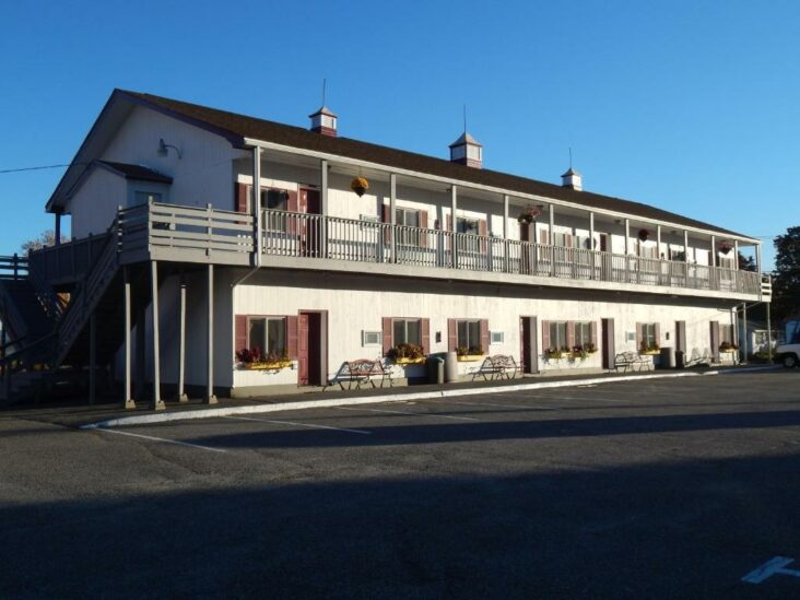 The Acadia Sunrise Motel, one of the hotels near Bar Harbor Airport in Maine.