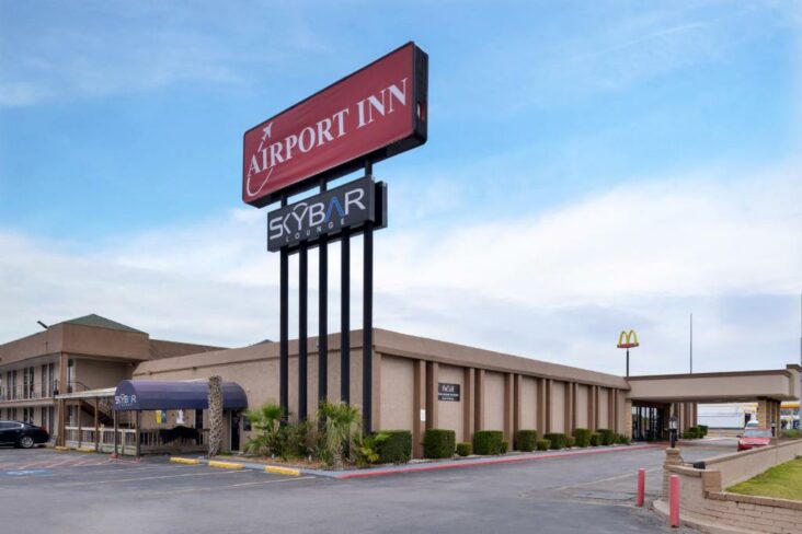 The Airport Inn, một trong những khách sạn gần Sân bay Beaumont ở Texas.