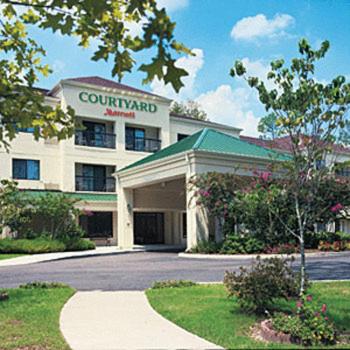 बेकले, वेस्ट व्हर्जिनिया मधील अनेक हॉटेल्सपैकी एक, कोर्टयार्ड बेकले.