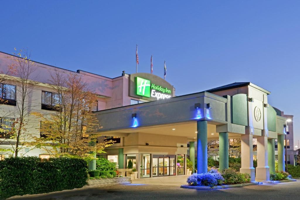 The Holiday Inn Express Bellingham, one of numerous hotels in Bellingham, WA.