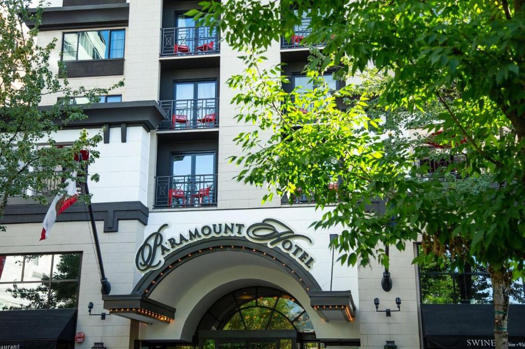 The Paramount Hotel Portland, one of numerous hotels in Portland, Oregon.