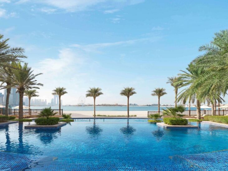 ທັດສະນະຈາກ Fairmont The Palm, ໜຶ່ງ ໃນໂຮງແຮມຢູ່ເທິງ Palm Jumeirah ໃນ Dubai.