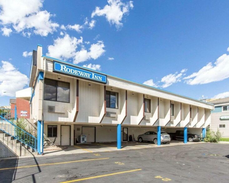 The Rodeway Inn Billings Logan International Airport, one of the hotels near MSU Billings.