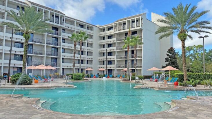 Holiday Inn Orlando - Disney Springs Area, Orlandoda eyvanlı otellərdən biridir.