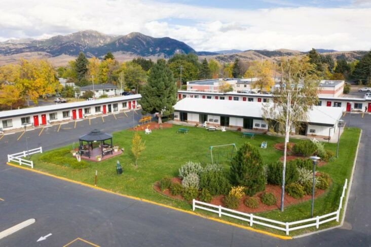The Royal 7 Motel Midtown Bozeman, Montana State University जवळील एक हॉटेल.