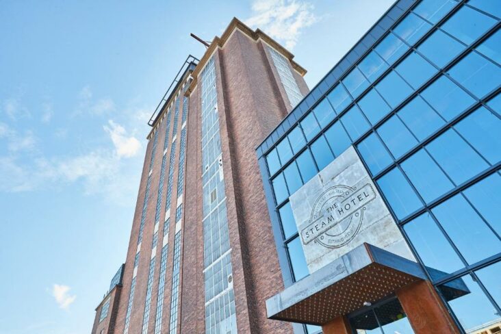 Steam Hotel သည် ဆွီဒင်နိုင်ငံ Stockholm Vasteras လေဆိပ်အနီးရှိ ဟိုတယ်များထဲမှ တစ်ခုဖြစ်သည်။