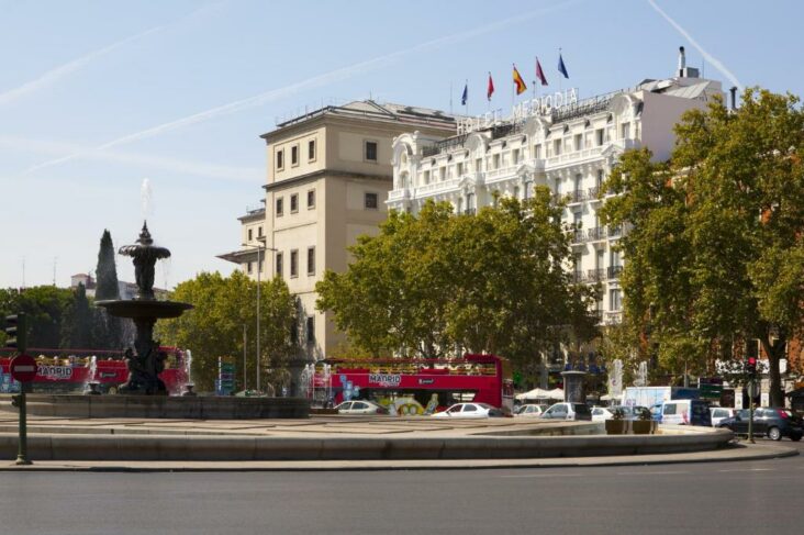 Hotel Mediodia. eden od hotelov v bližini postaje Madrid Atocha v Španiji.
