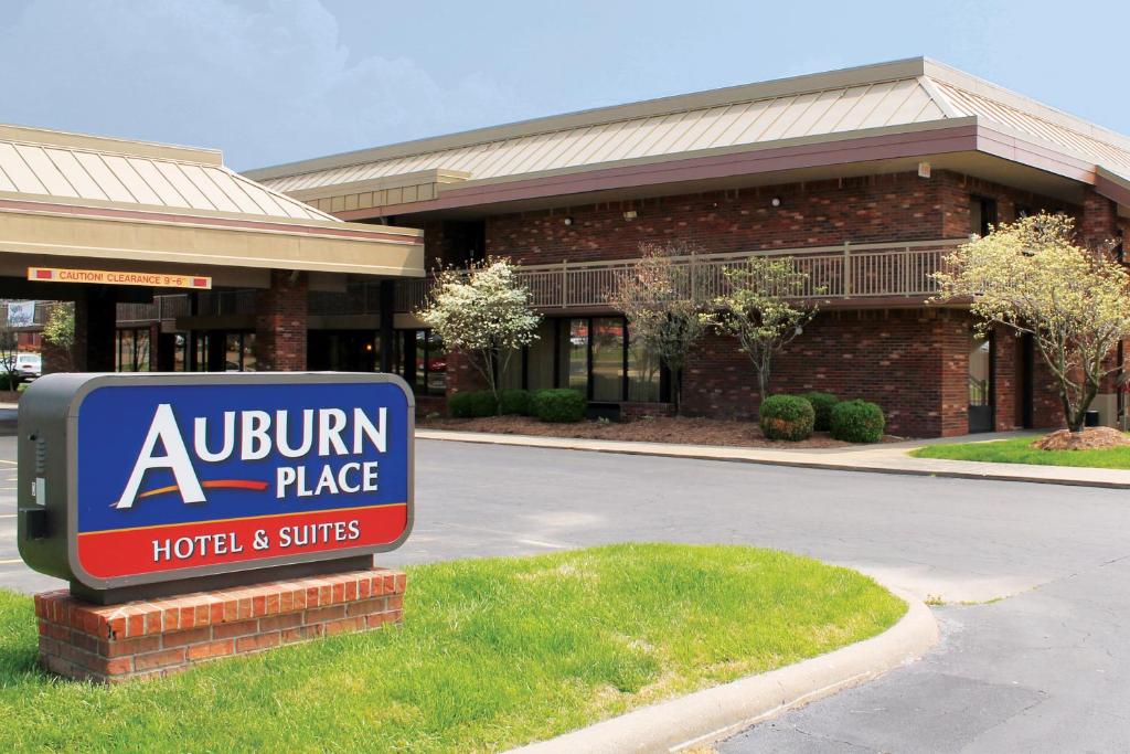 The Auburn Place Hotel & Suites Cape Girardeau, one of the hotels near West Park Mall.