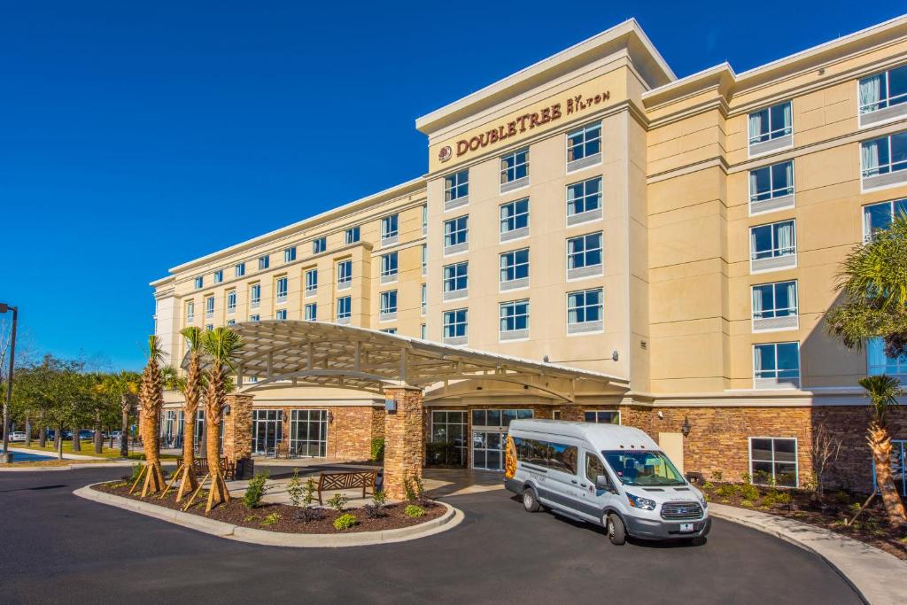 The DoubleTree by Hilton North Charleston Convention Center, one of the hotels near Charleston Airport in South Carolina.