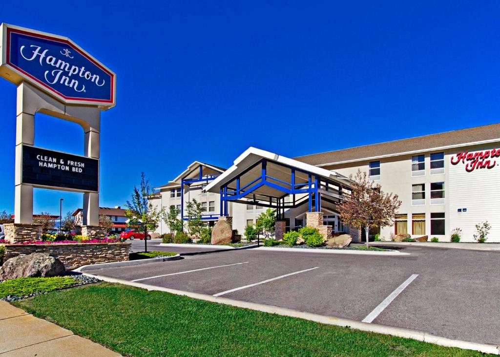 The Hampton Inn Butte, one of the hotels near Bert Mooney Airport in Montana.