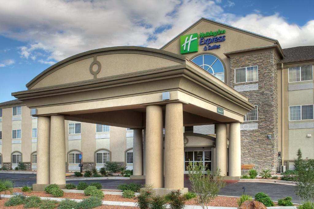 The Holiday Inn Express Hotel & Suites Carlsbad, one of the hotels near the Living Desert Zoo and Gardens.