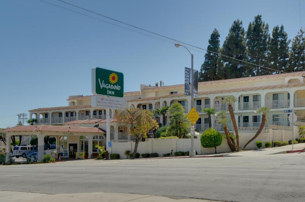 The Vagabond Inn San Pedro, one of the hotels near Marymount California University in Rancho Palos Verdes.