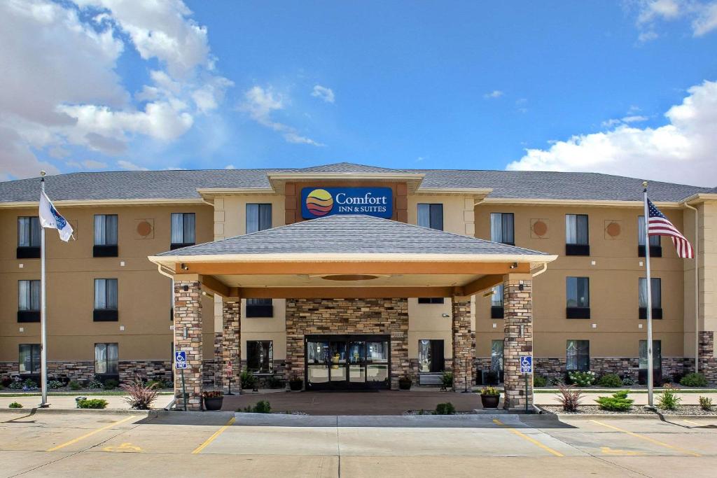 The Comfort Inn & Suites Cedar Rapids North - Collins Road, one of the hotels near Coe College.