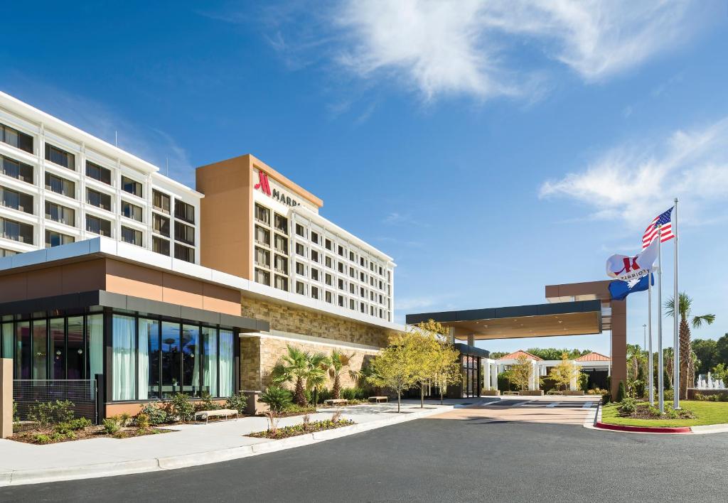 The North Charleston Marriott, one of the hotels near the Amtrak station in Charleston, SC.