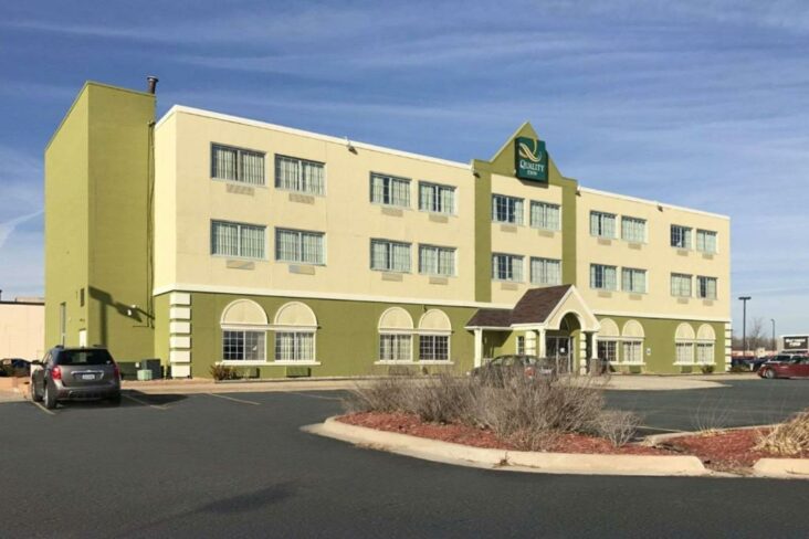 The Quality Inn North, one of the hotels near Brucemore in Cedar Rapids, Iowa.
