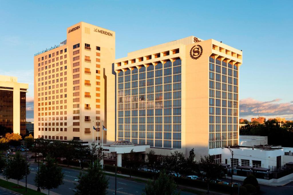 Le Meridien Charlotte is one of several hotels near Queens University.