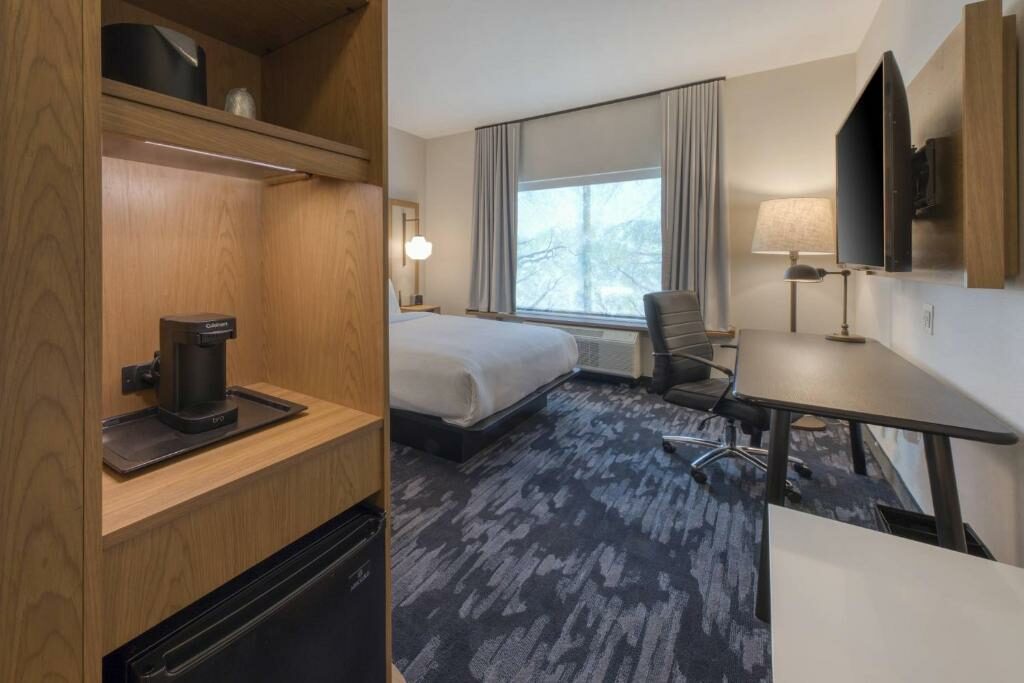 A room at the Fairfield Inn & Suites by Marriott Charlotte Belmont.