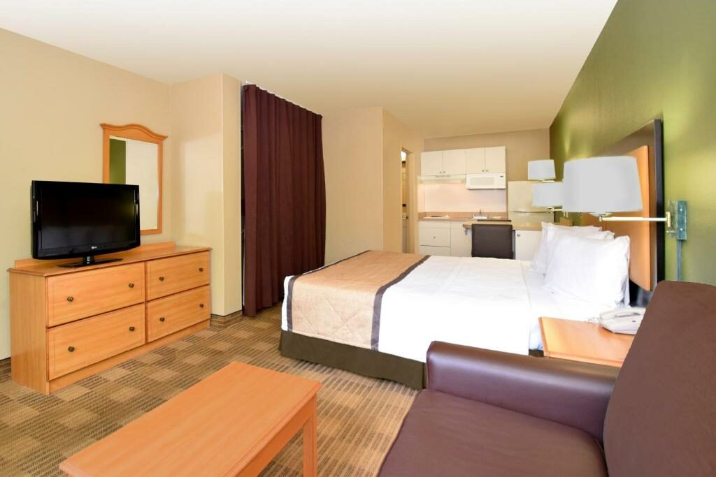 A room with a kitchenette at the Extended Stay America Suites -Orange County - Brea.