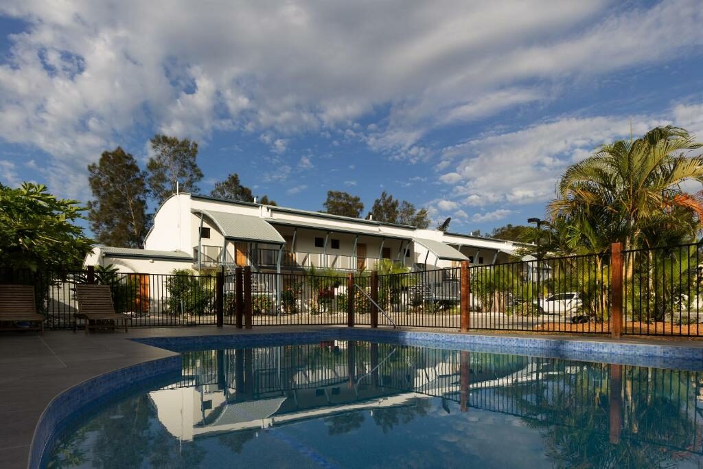 An outdoor swimming pool at the Novena Palms Motel, another hotel near Brisbane Airport.