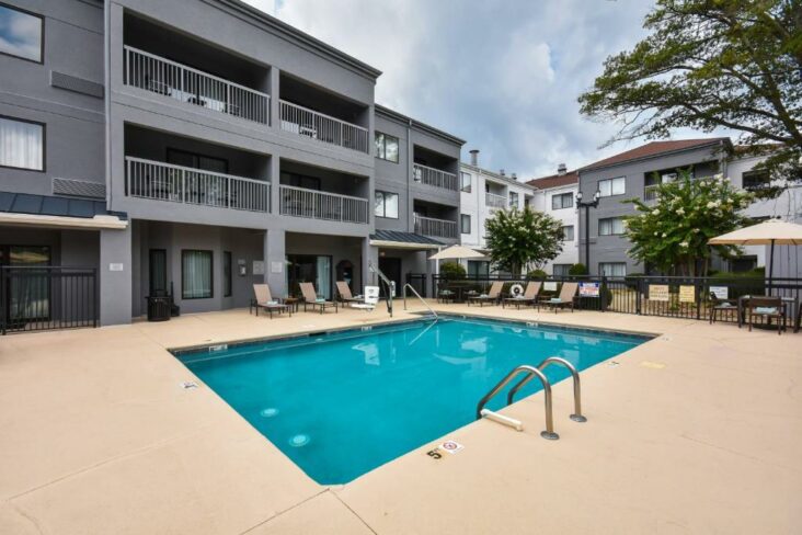 The Courtyard by Marriott Charlotte Matthews is one of several hotels near the Sportsplex.