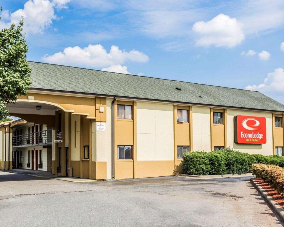 The Econo Lodge Inn & Suites Matthews - Charlotte.