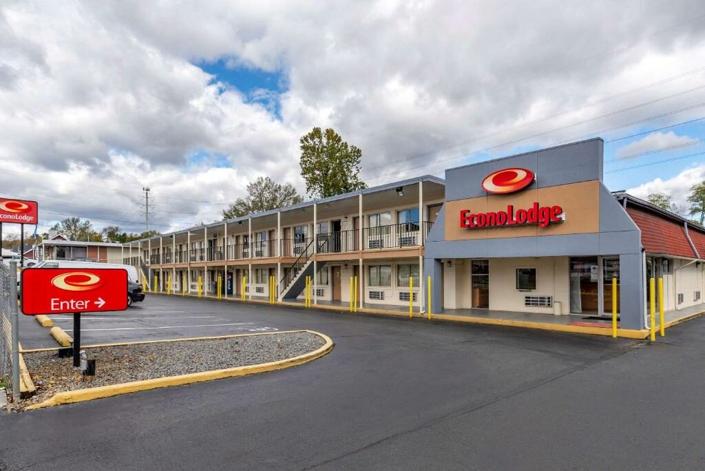 The Econo Lodge North Charlottesville is a motel near the University of Virginia. 