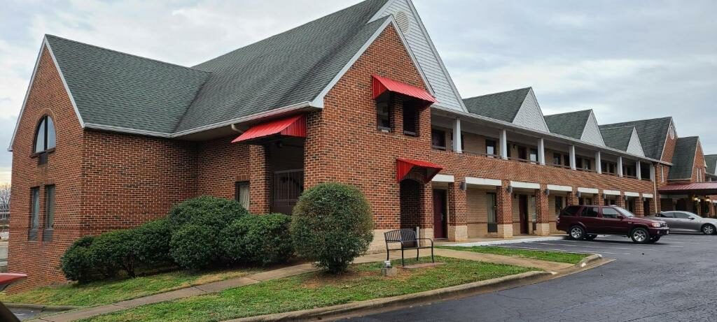 The Red Roof Inn & Suites Cornelius - Lake Norman.