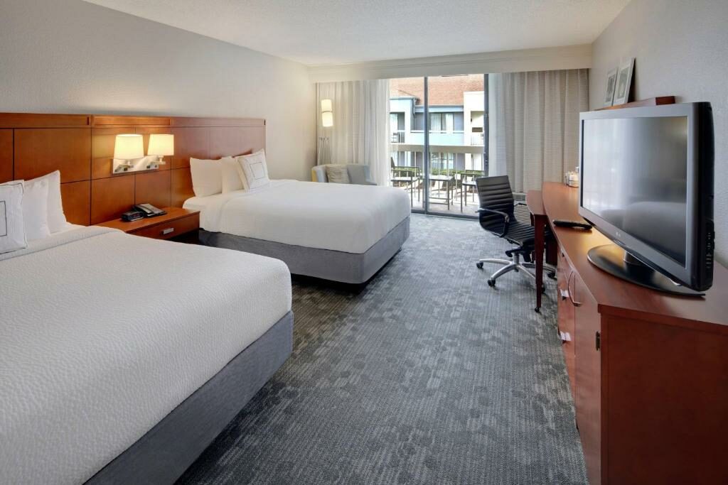 A double room with a balcony at the Courtyard by Marriott Atlanta Windy Hill / Ballpark.