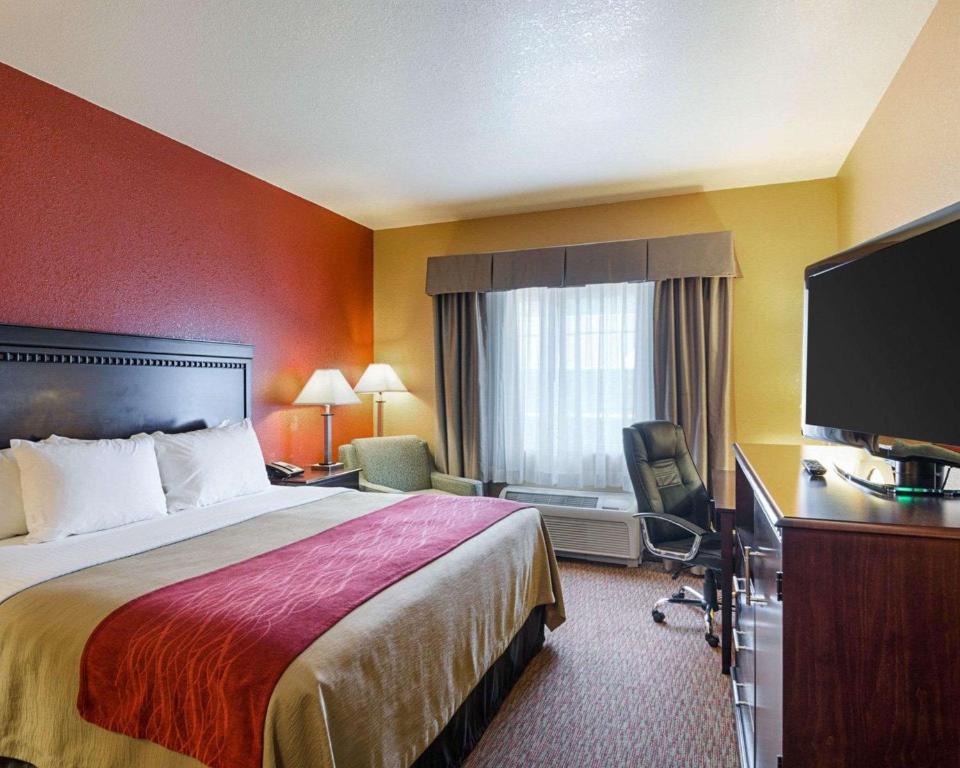 A room at the Comfort Inn & Suites Orange.