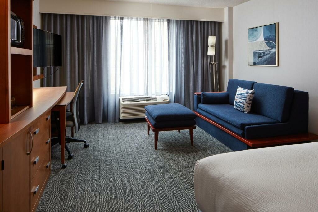 A room at the Courtyard by Marriott Charlottesville - University Medical Center.
