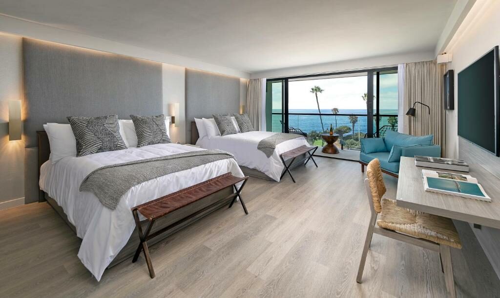 A suite with a balcony at La Jolla Cove Suites.