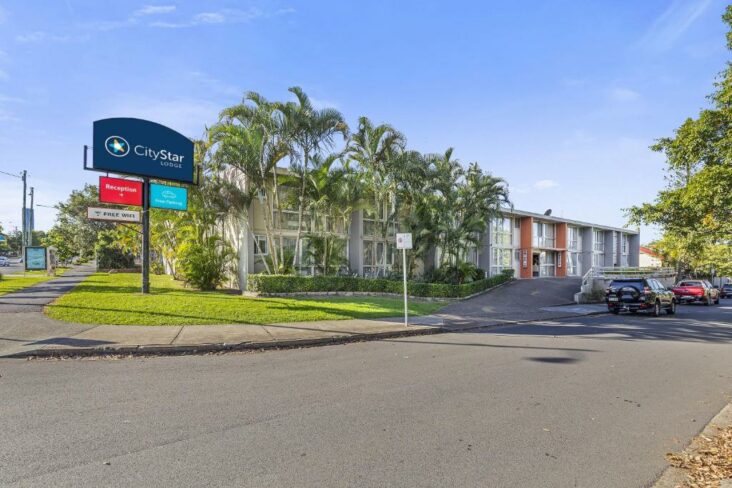 The City Star Lodge is one of several hotels near Kangaroo Point Cliffs in Brisbane.