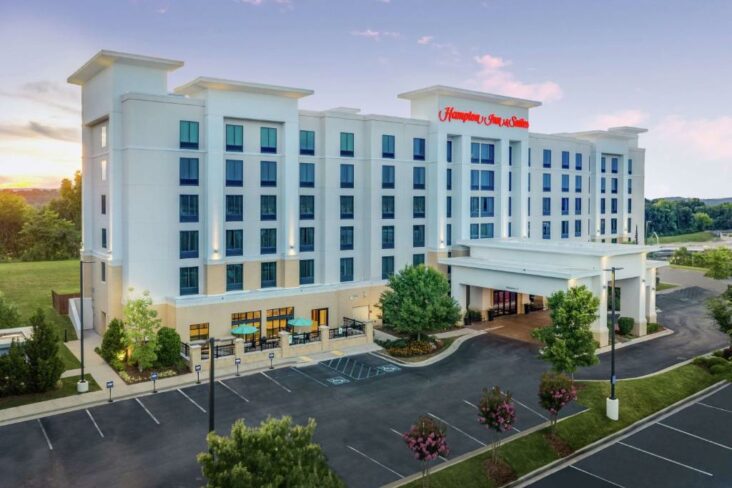 The Hampton Inn & Suites Chattanooga / Hamilton Place is one of a number of hotels near Chattanooga Airport.