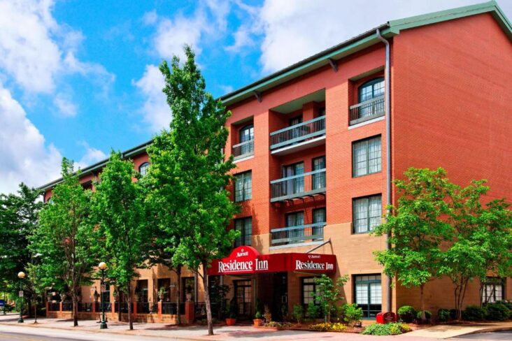 The Residence Inn Chattanooga Downtown is one of several hotels near the Tennessee Aquarium.