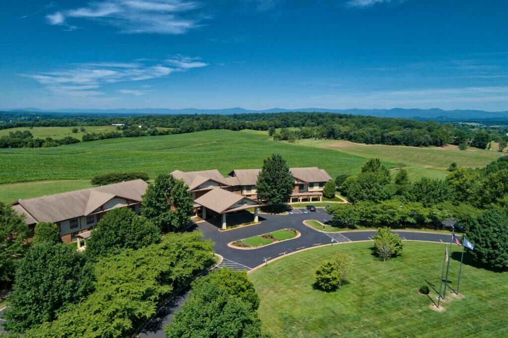 An aerial view of the Round Hill Inn.