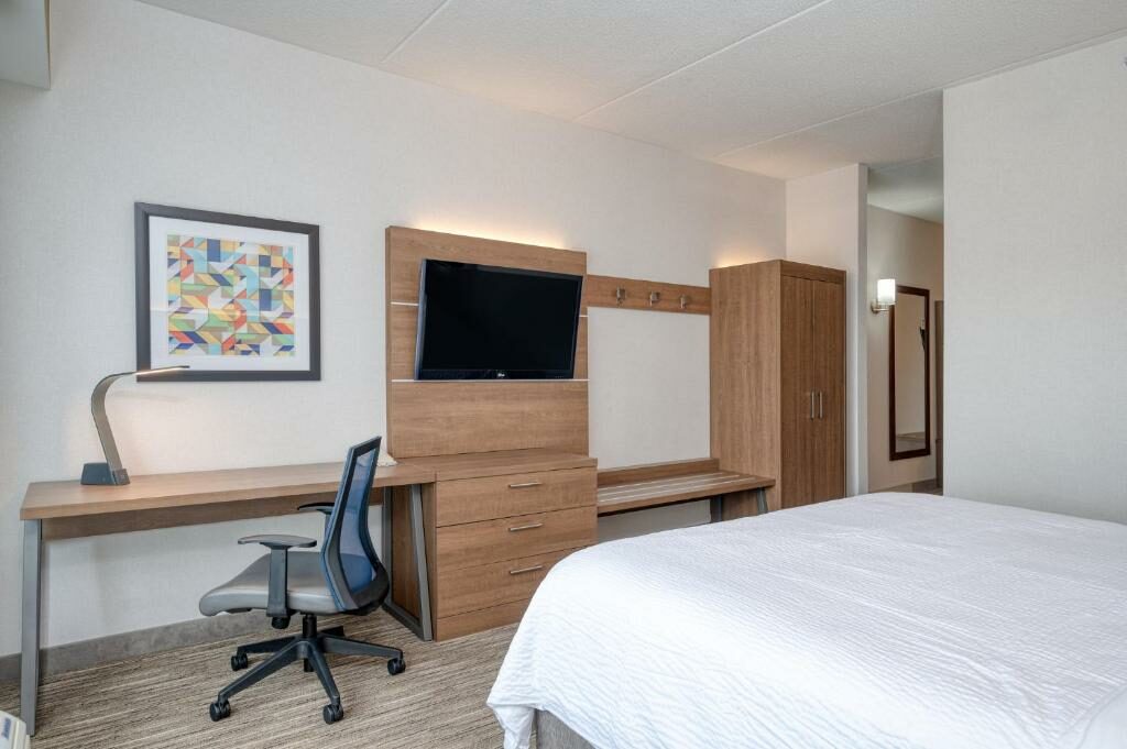 A room at the Holiday Inn Express & Suites Ottawa Airport.