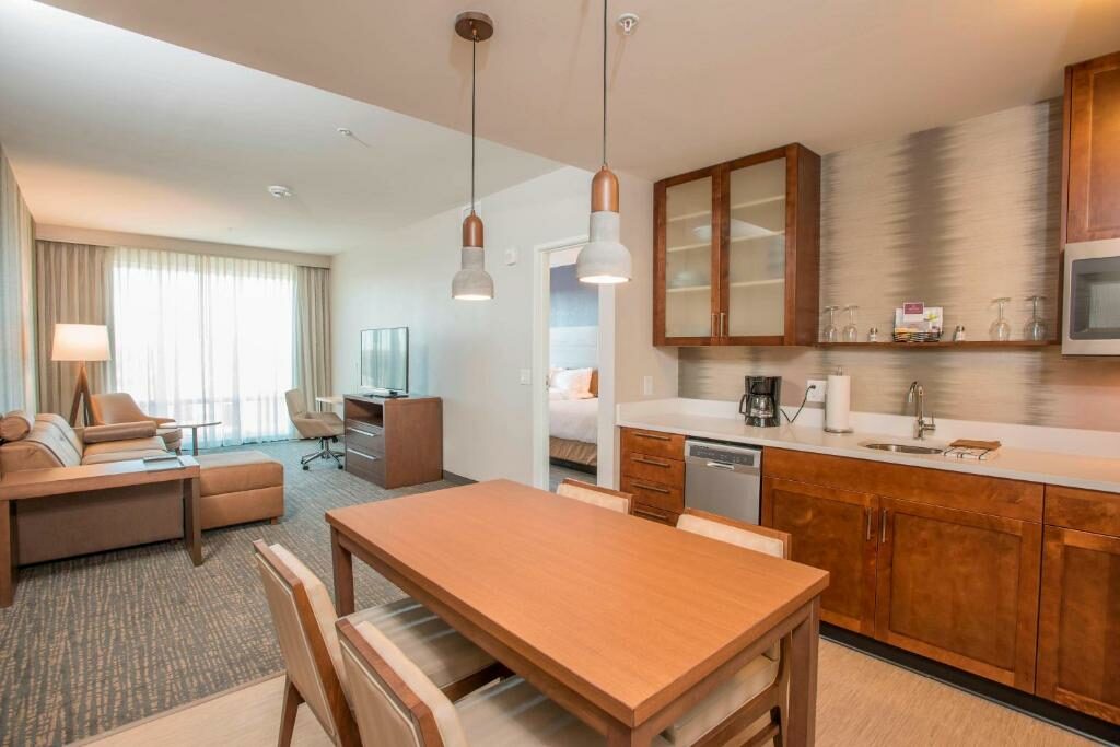 A suite with a kitchen at the Residence Inn by Marriott Cincinnati Midtown / Rookwood.