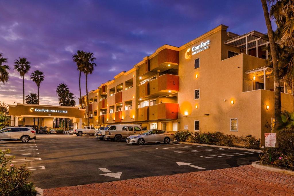 The Comfort Inn & Suites Huntington Beach.